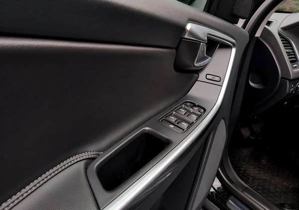 Volvo XC 60 cena 70000 przebieg: 130000, rok produkcji 2016 z Przysucha małe 436